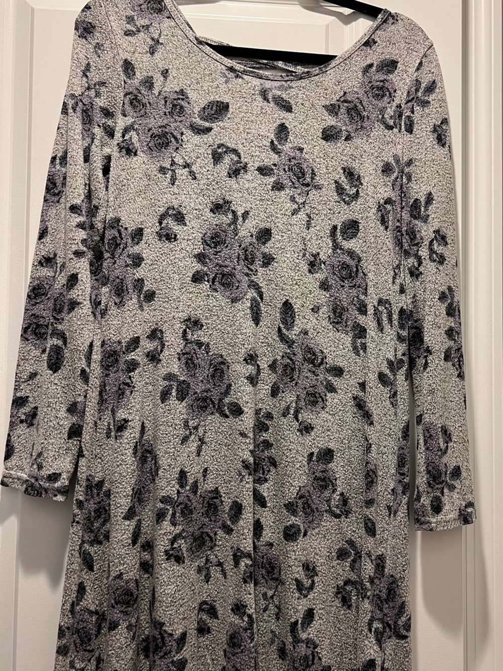 Alya by Francesca's Gray Floral Crisscross Back Sweater Dress Medium